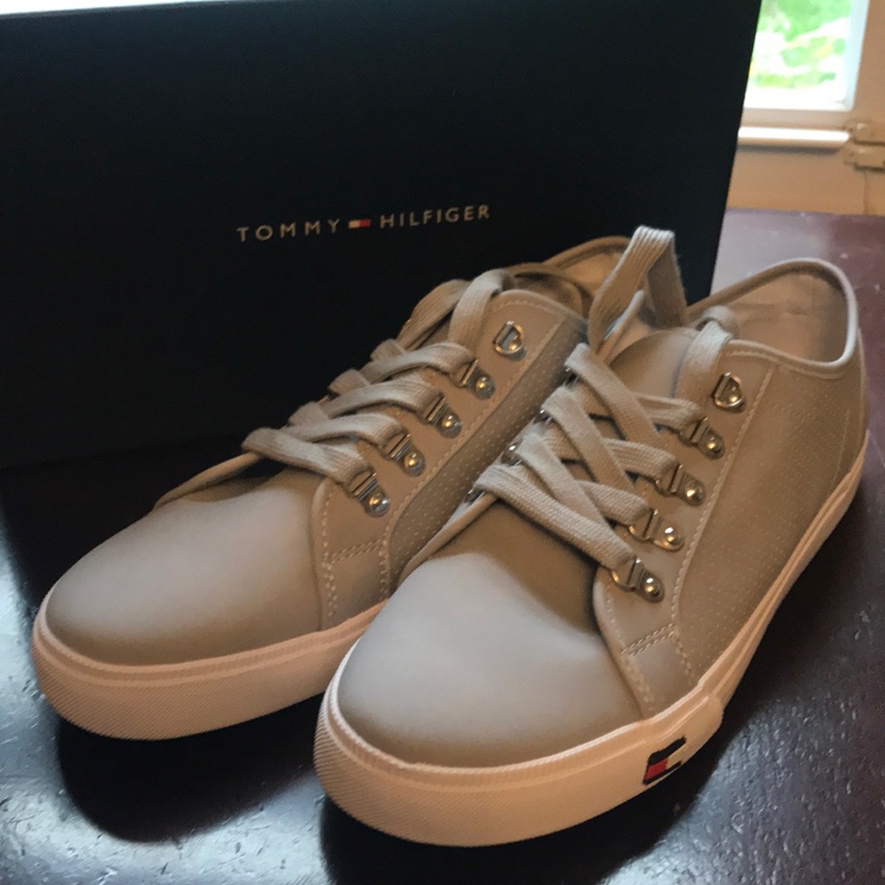 Sneakers - Picture 2 of 10